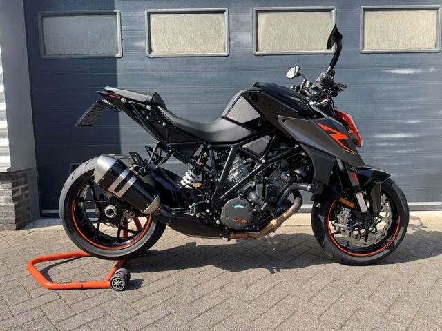 ktm - 1290-super-duke-r