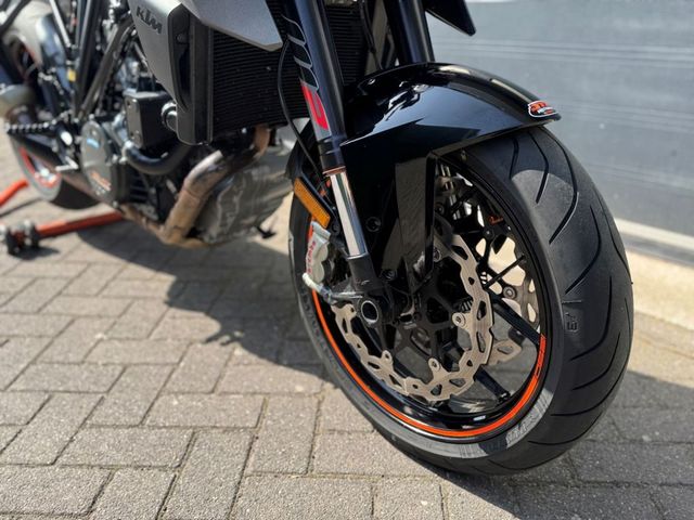 ktm - 1290-super-duke-r