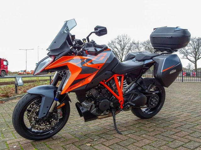 ktm - 1290-super-duke-gt