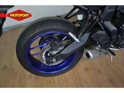 YAMAHA MT 07 Y-AMT – foto 3