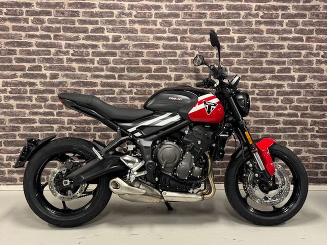 triumph - trident-660