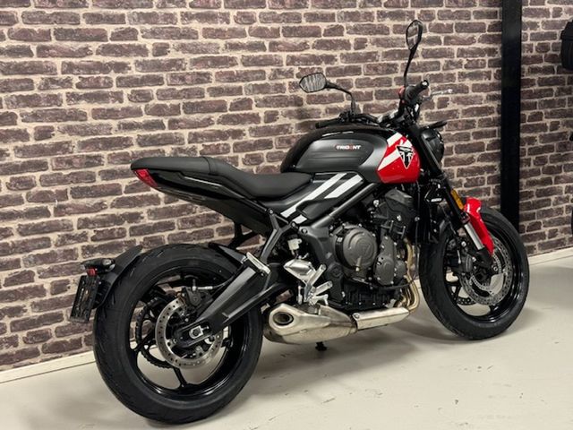 triumph - trident-660