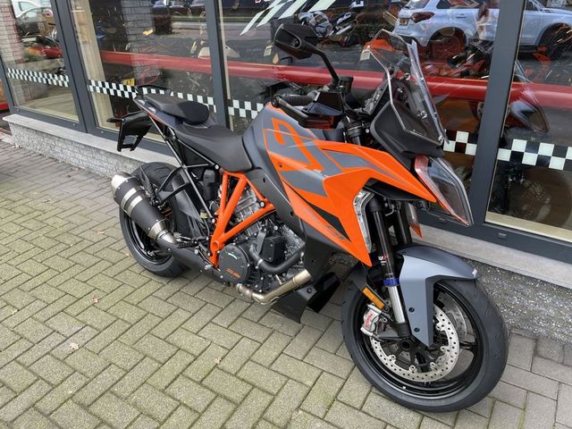 ktm - 1290-super-duke-gt