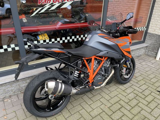 ktm - 1290-super-duke-gt