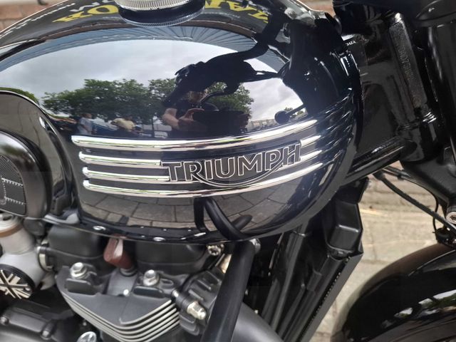 triumph - bonneville-t-120-black