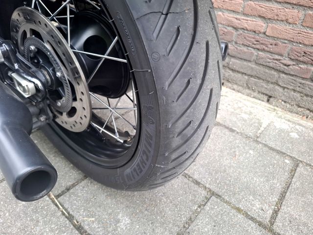 triumph - bonneville-t-120-black