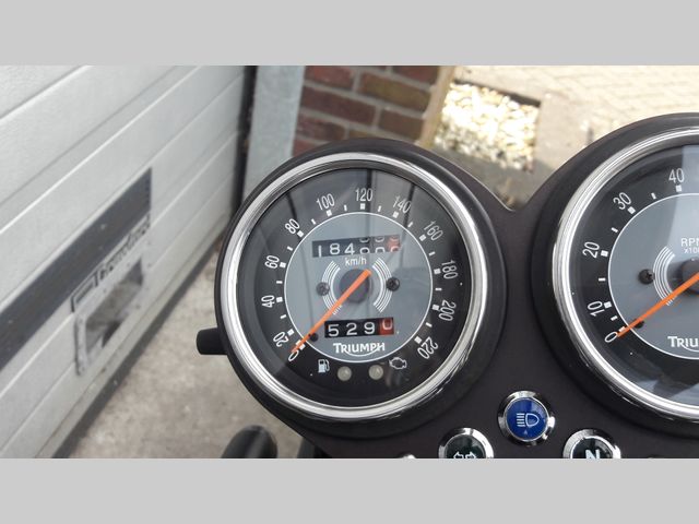 triumph - bonneville-se