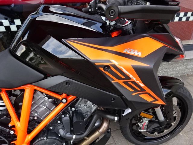 ktm - 1290-super-duke-gt
