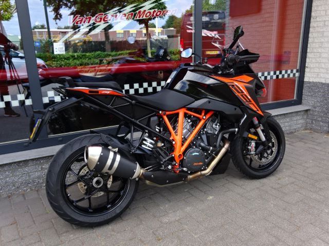 ktm - 1290-super-duke-gt