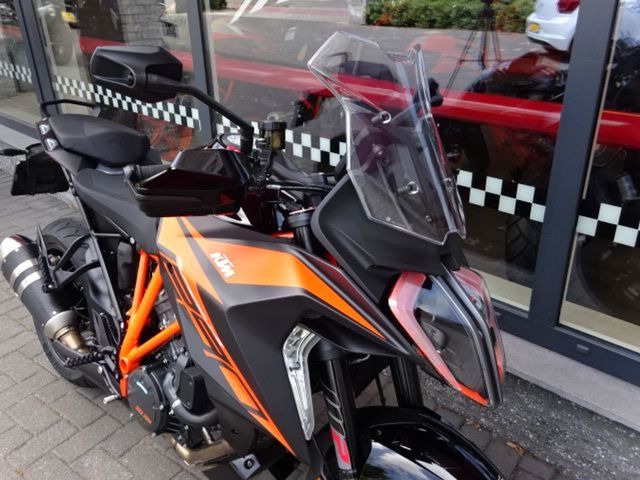 ktm - 1290-super-duke-gt