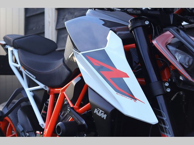 ktm - 1290-super-duke-r
