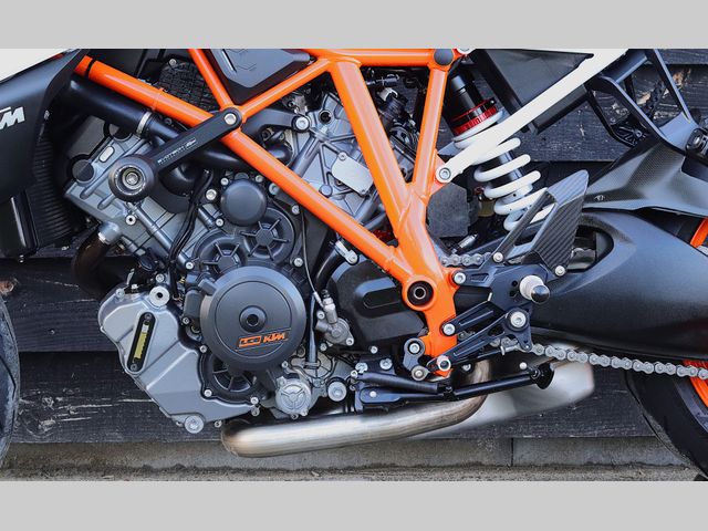 ktm - 1290-super-duke-r