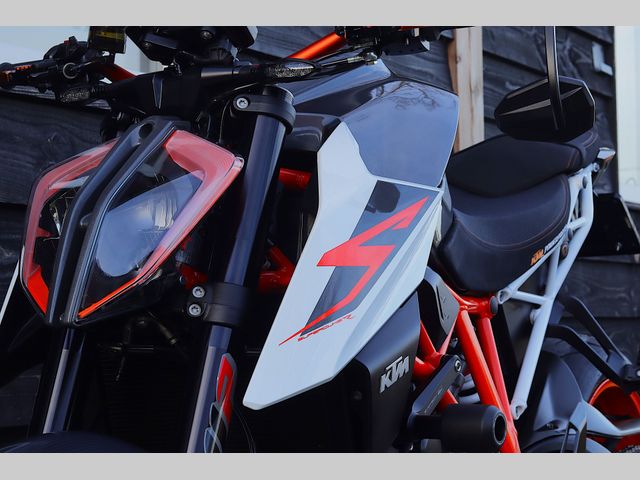 ktm - 1290-super-duke-r