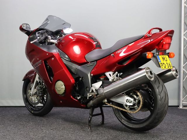 honda - cbr-1100--xx-super-blackbird