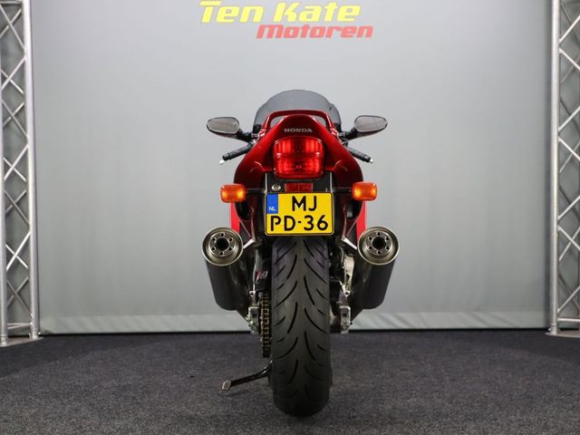 honda - cbr-1100--xx-super-blackbird