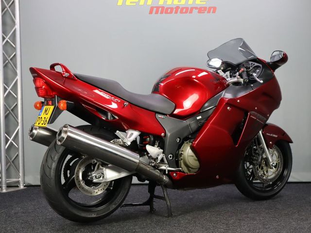 honda - cbr-1100--xx-super-blackbird