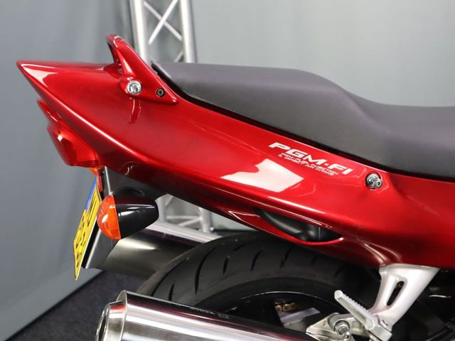 honda - cbr-1100--xx-super-blackbird