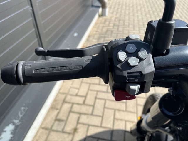 bmw - ce-02