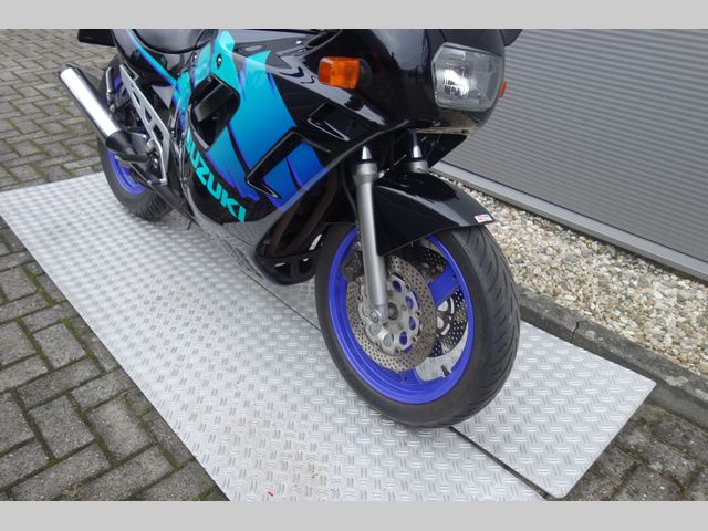 suzuki - gsx--600-f-katana