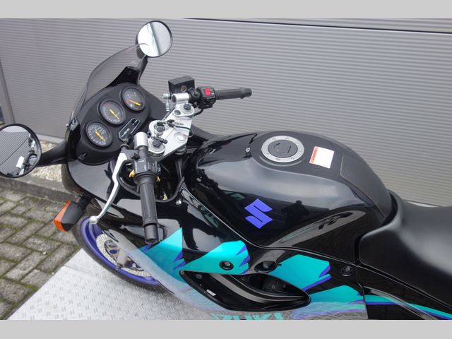 suzuki - gsx--600-f-katana