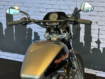 HARLEY-DAVIDSON SPORTSTER XLH 883 HUGGER – foto 4