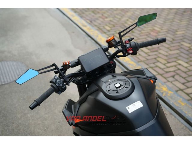 ktm - 1390-super-duke-r