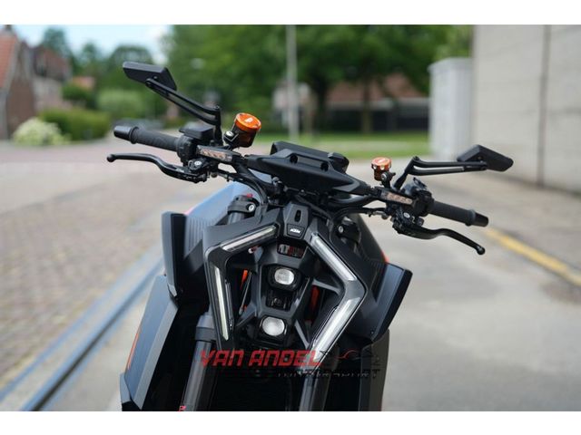 ktm - 1390-super-duke-r