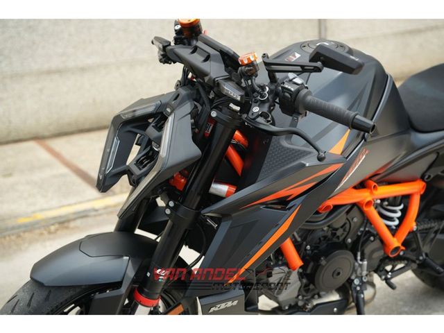 ktm - 1390-super-duke-r