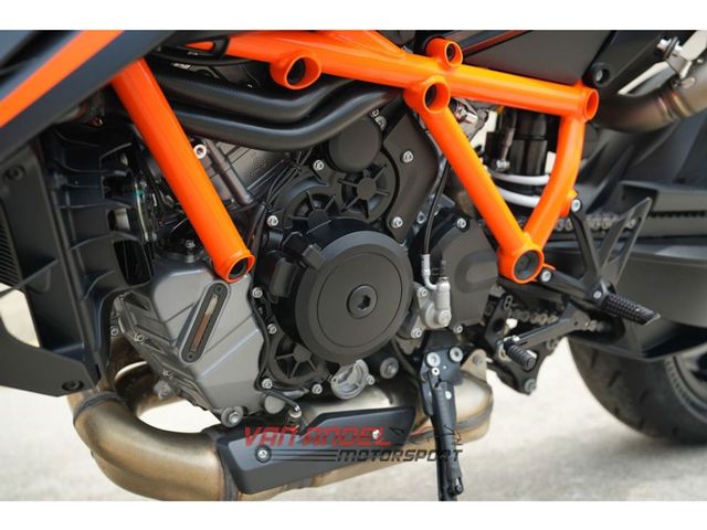 ktm - 1390-super-duke-r