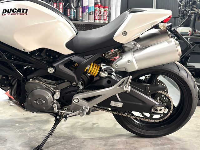 ducati - monster-696