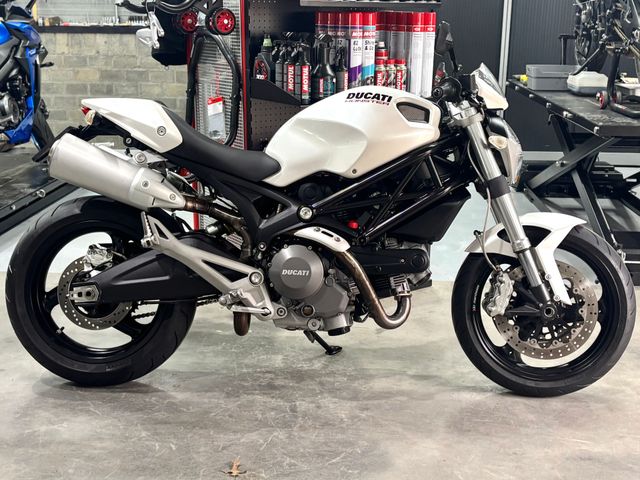 ducati - monster-696
