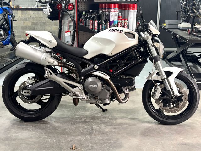 ducati - monster-696