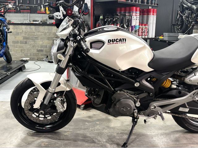 ducati - monster-696