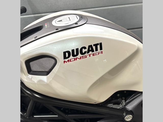 ducati - monster-696
