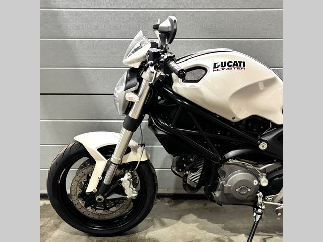 ducati - monster-696