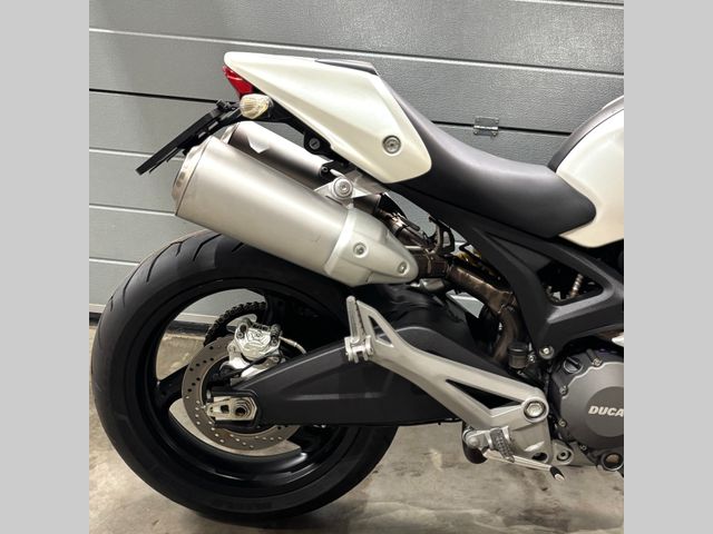 ducati - monster-696