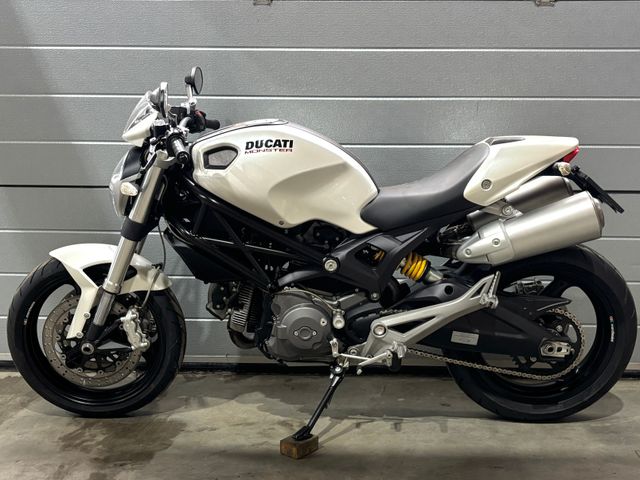 ducati - monster-696