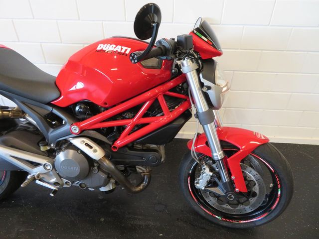 ducati - monster-696
