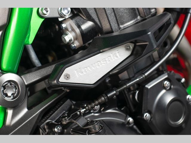 kawasaki - z900-se