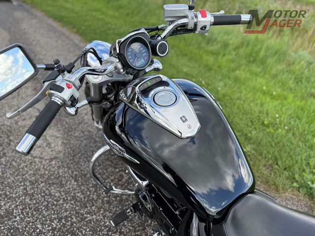 suzuki - intruder-m-800