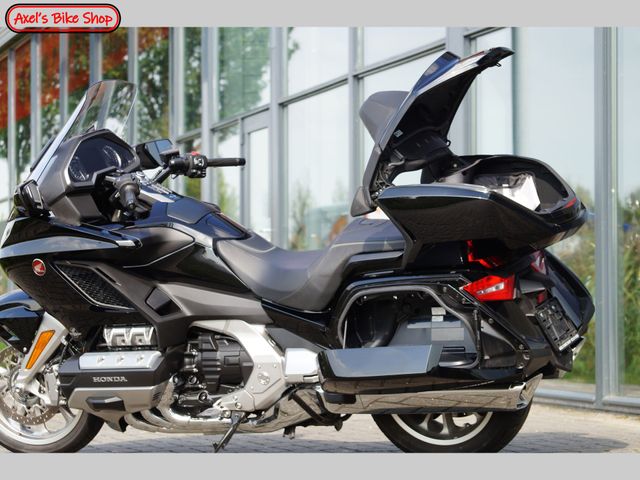honda - gl-1800-goldwing-touring-deluxe
