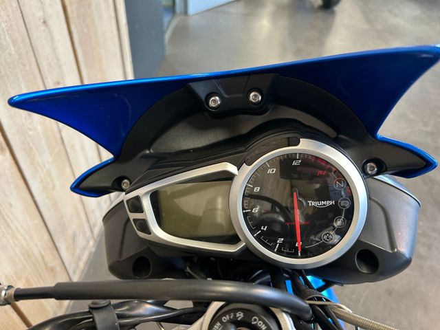 triumph - street-triple