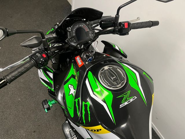 kawasaki - z900