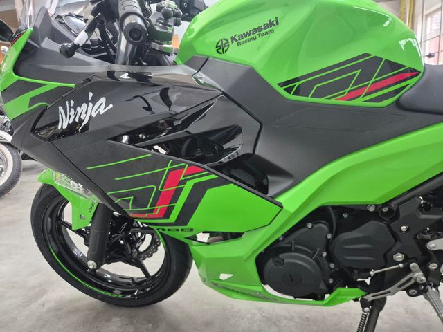 kawasaki - ninja-400