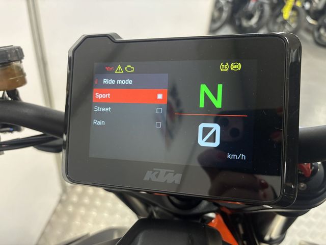 ktm - 1290-super-duke-r