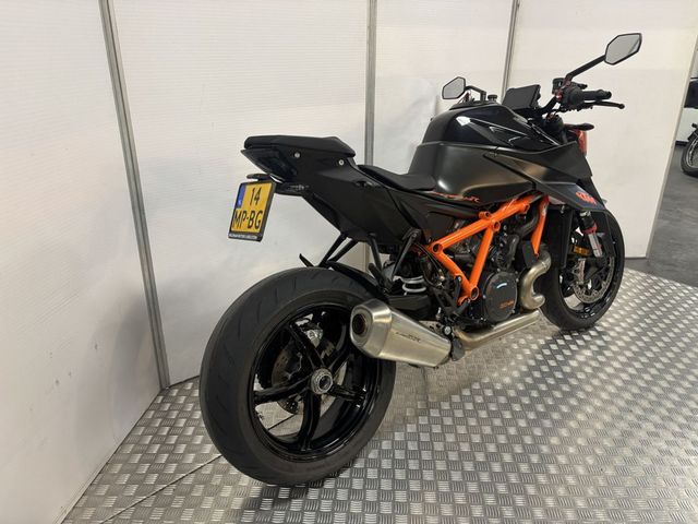 ktm - 1290-super-duke-r