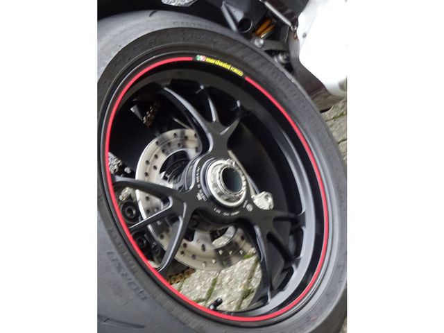 ducati - panigale-v4-s