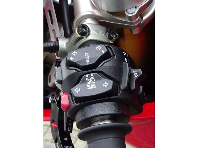 ducati - panigale-v4-s