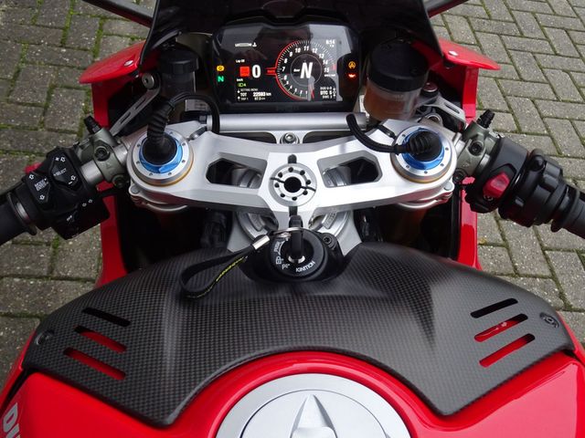 ducati - panigale-v4-s
