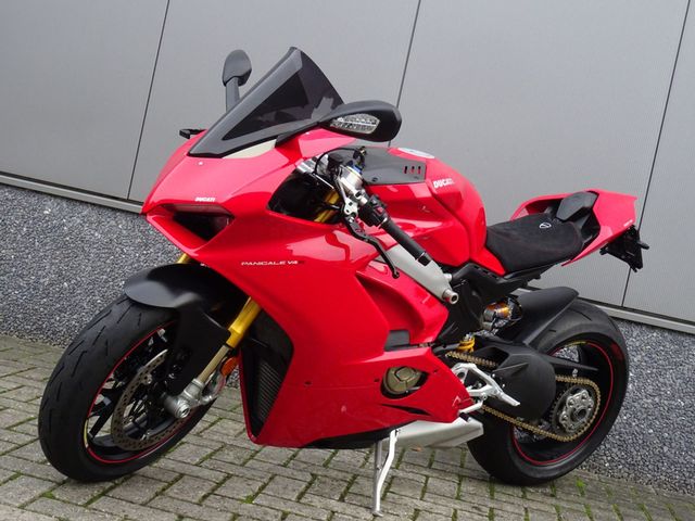 ducati - panigale-v4-s